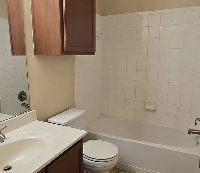 5112 Allegany 16 hall bath (1) 2