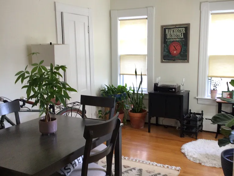 110 King St — Photo 2