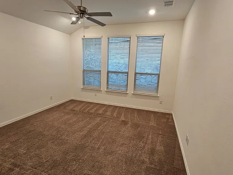 1022 Lakebend Ct — Photo 6