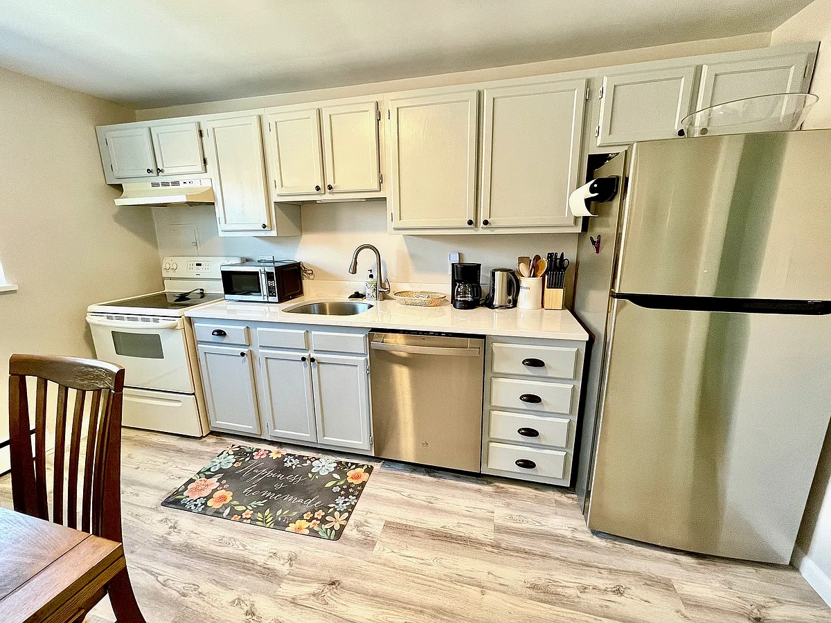 Building Photo - 55 Colborne Rd #4
