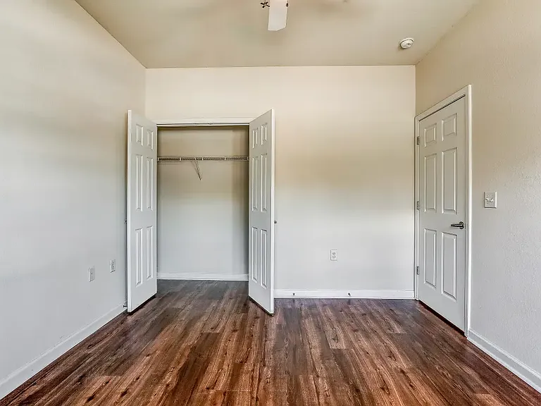 Elk Way Apartments — Photo 21