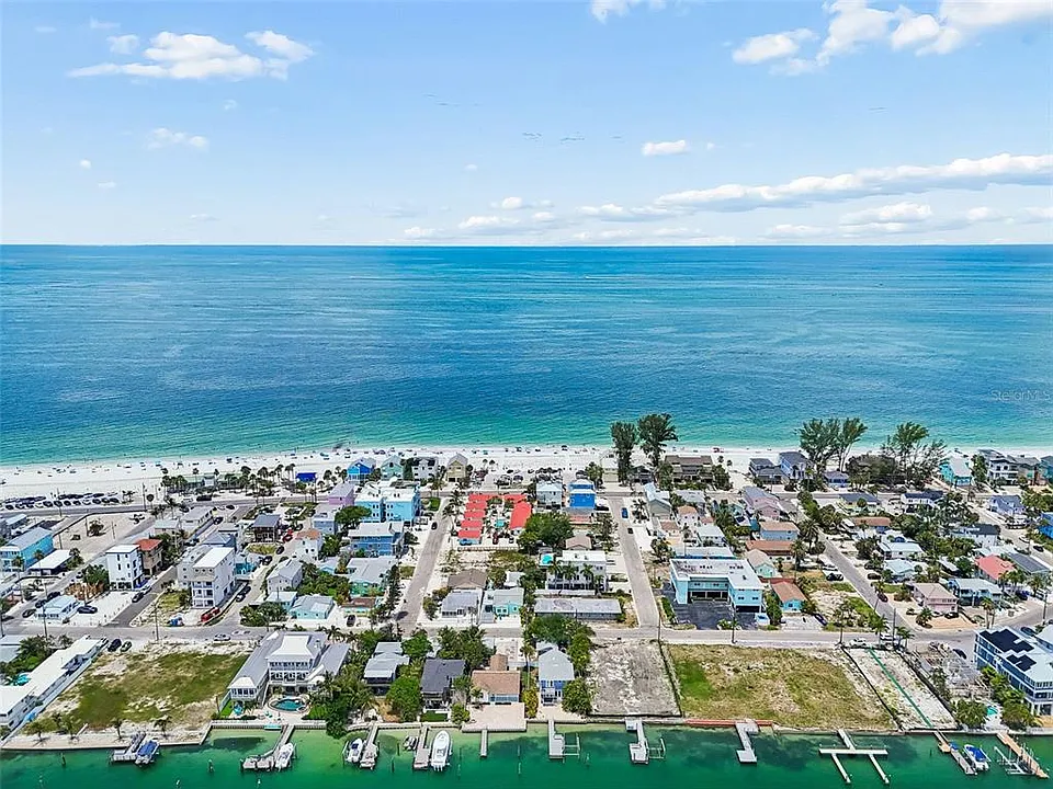 8125 Bayshore Dr