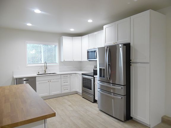 3rd image of 288 Newbury Ln