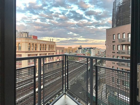 5th image of 865 Willoughby Ave #3DD
