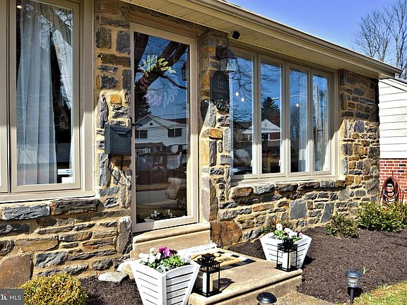 4th image of 321 Windsor Park Ln