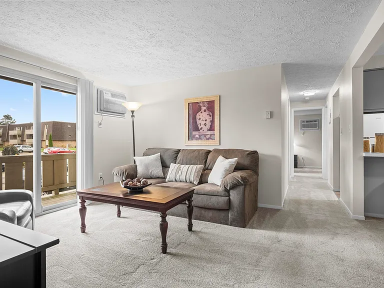Williamsburg and Portage Pointe Apartments — Photo 11