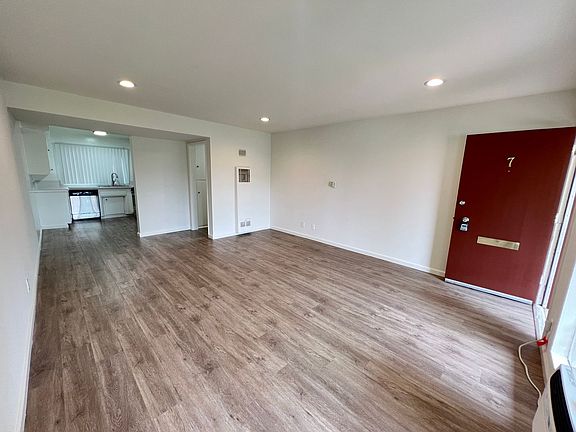 5th image of 14905 Dickens St #7