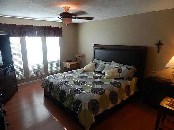 4th image of 1818 Pinewood Ct
