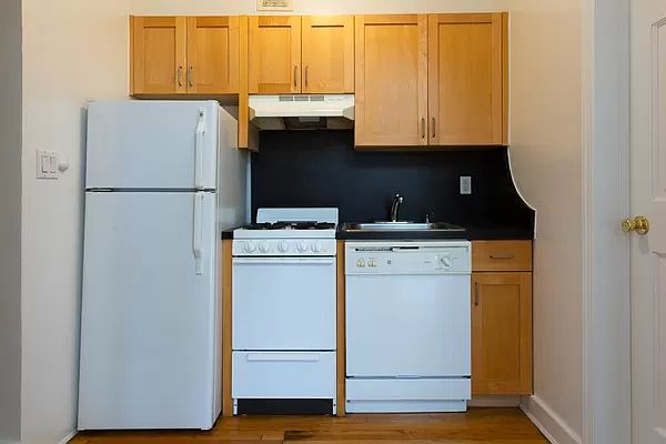 2nd image of 124 Lincoln Pl #4F