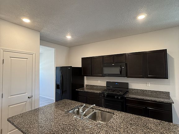 5th image of 2116 Solitaire St NE