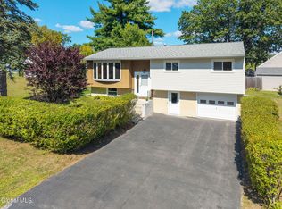 28 Chapman Dr, Albany, NY 12203