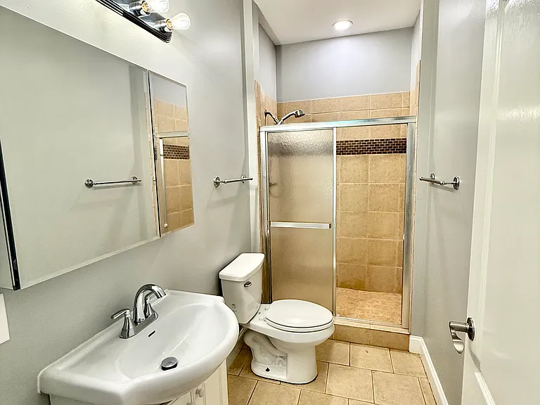2041 English Ln — Photo 38