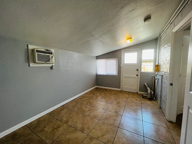 401 W Goshen Ave #A — Photo 14