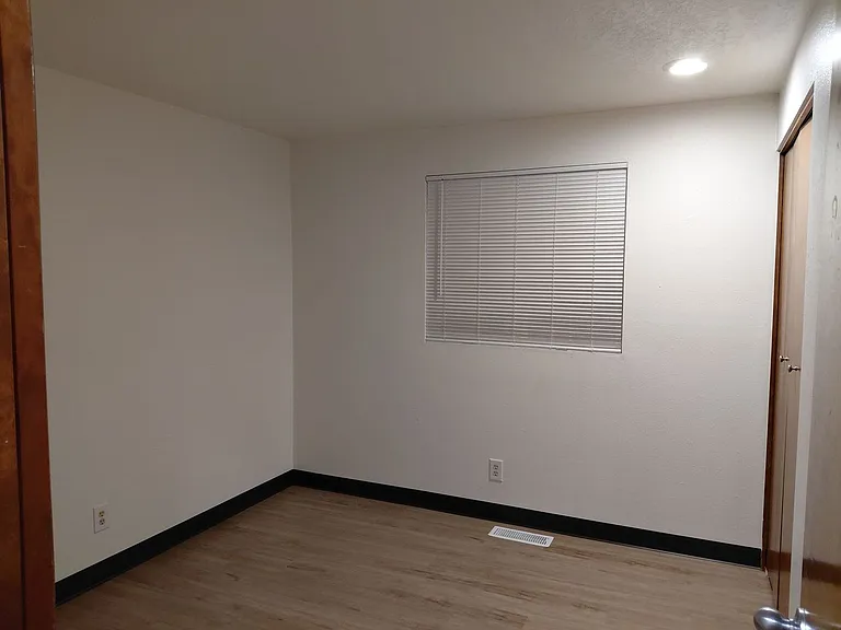 1399 Parkway Dr NW — Photo 12
