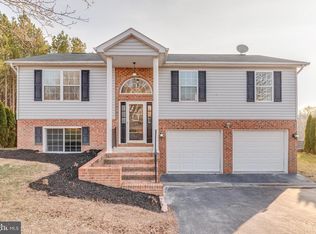 230 Grove Farm Ln, Martinsburg, WV 25404