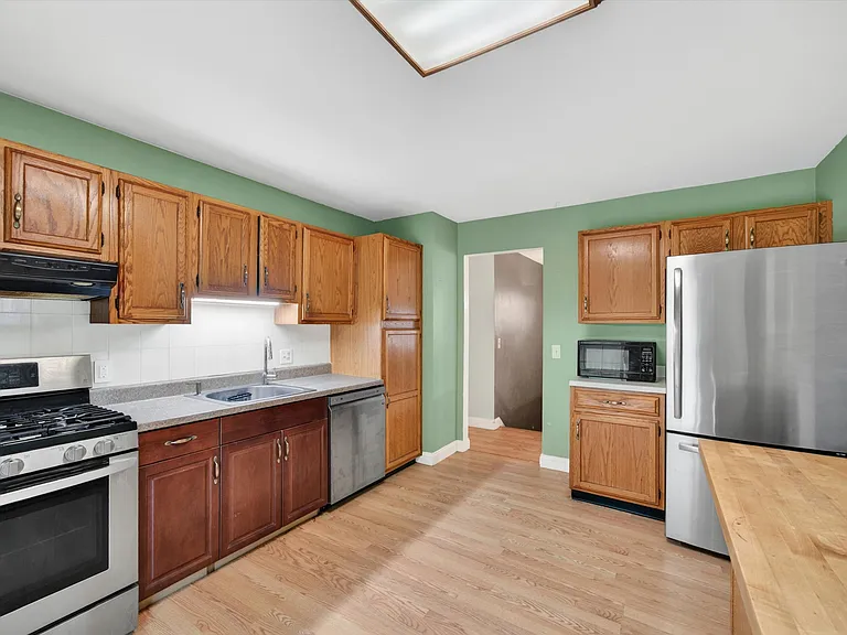 76 Maureen Dr — Photo 11