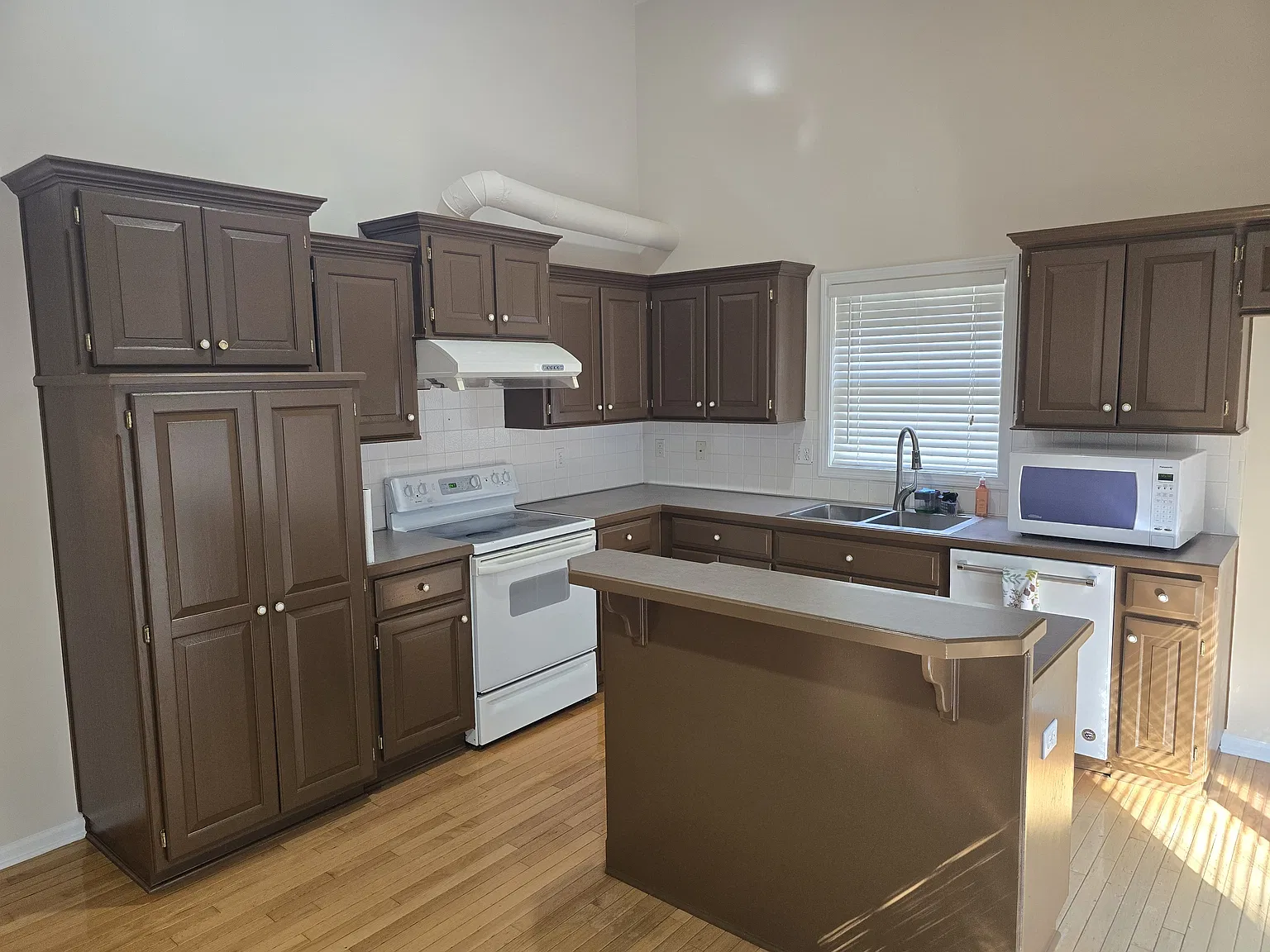 4 bed, 1346 sqft, $2,500 — Photo 4
