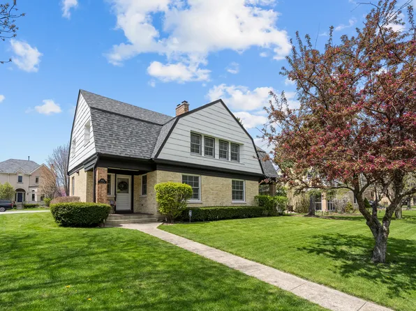 842 Lyster Rd, Highwood, IL 60040