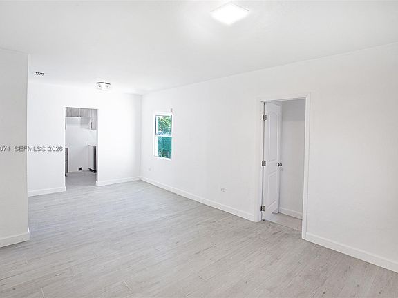 4th image of 2620 SW 9th St