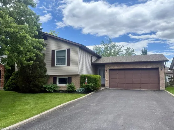 32 McMaster Dr, Haldimand County, ON N3W 1H5