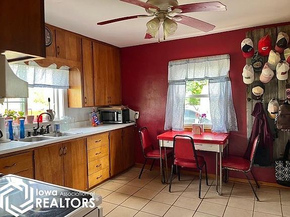 4th image of 2037 Hickory Ave