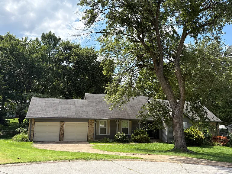 103 Falmouth Dr — Photo 2