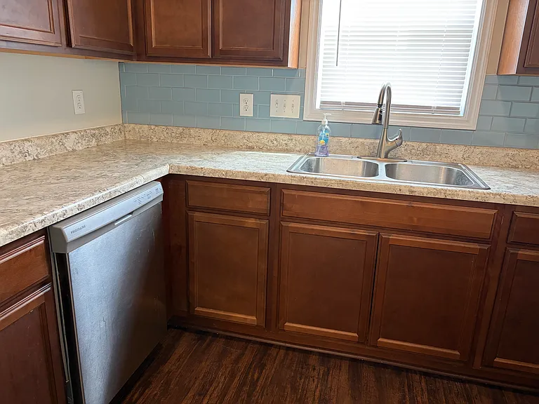 408 Vandemere Ct — Photo 10