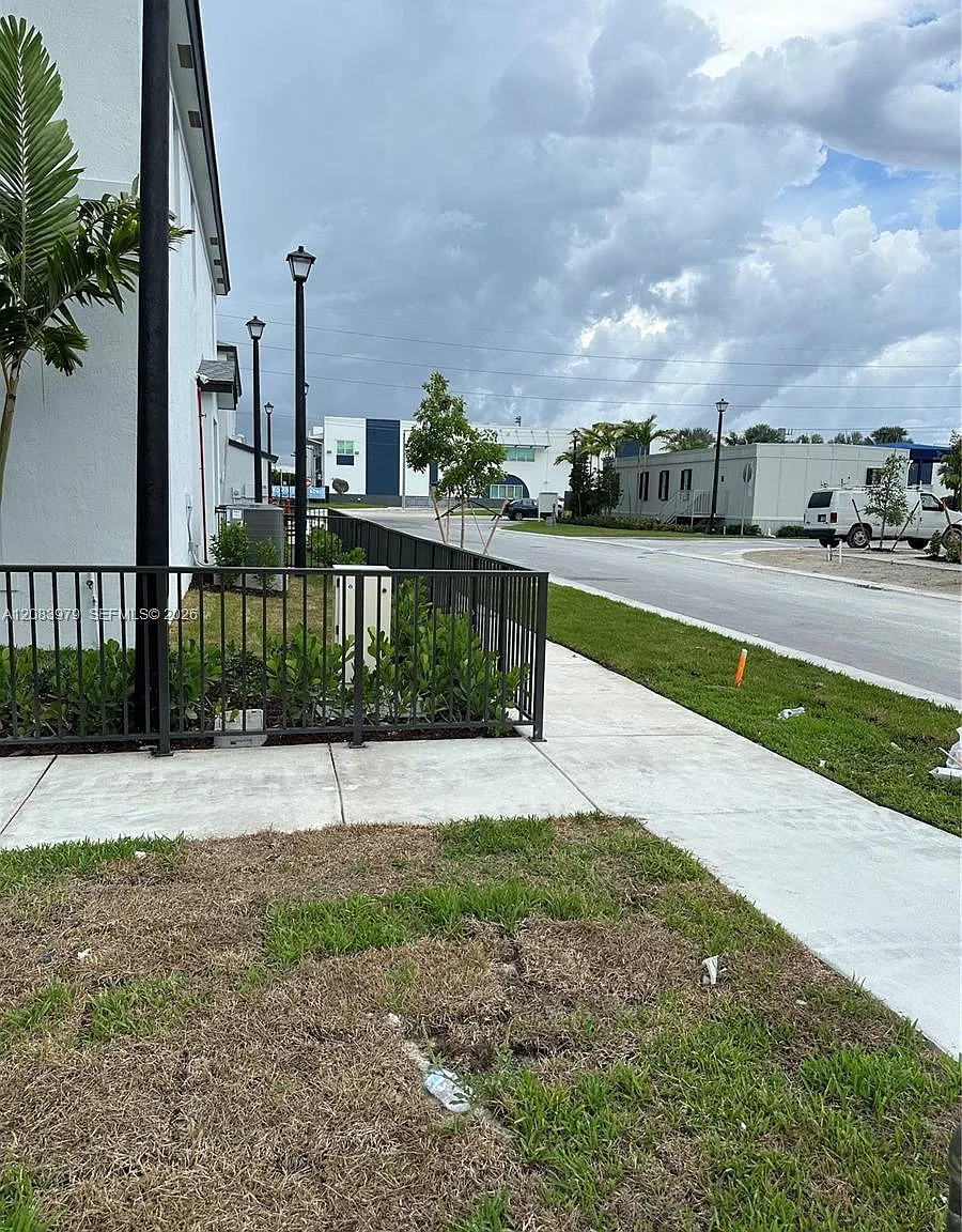 3 bed, 2.5 bath, $3,000 — Photo 3