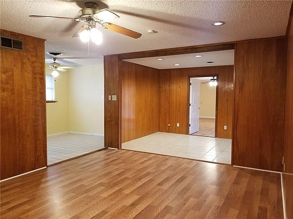 4th image of 3002 Medina Dr