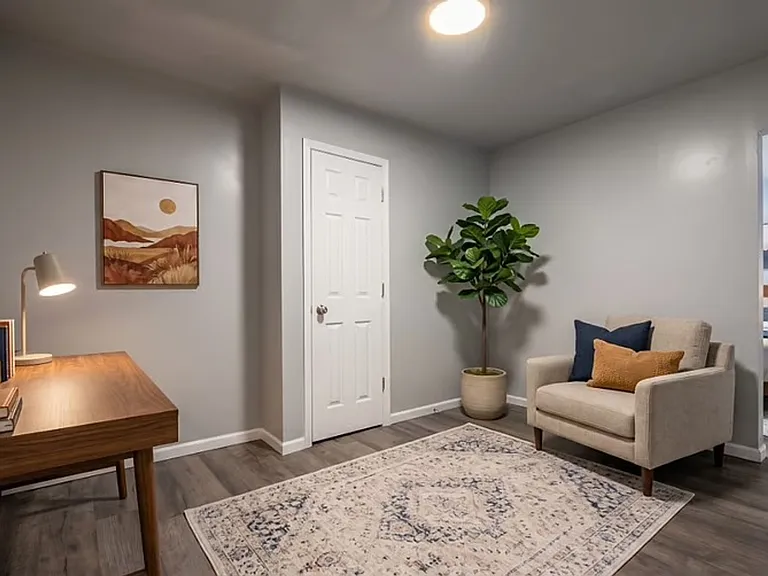 1104 N Walnut St — Photo 4