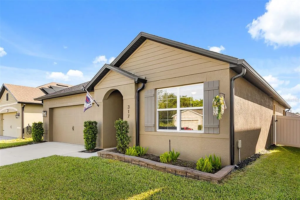 3 bed, 2.0 bath, 1706 sqft, $2,550 — Photo 3