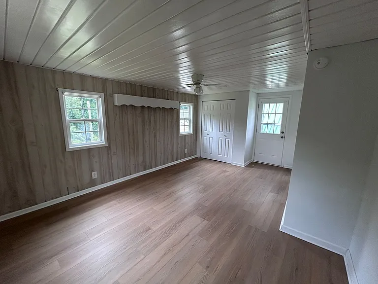435 Lawrence St — Photo 12
