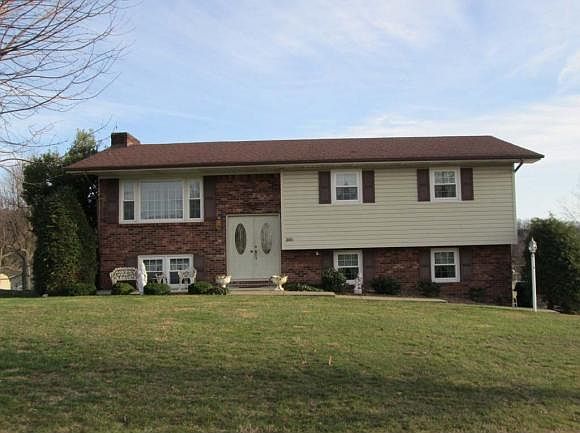 1st image of 390 Lynnwood Dr