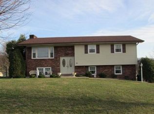 390 Lynnwood Dr, Bristol, VA 24201