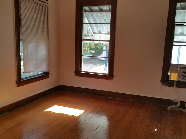 154 E Herndon St #B — Photo 6