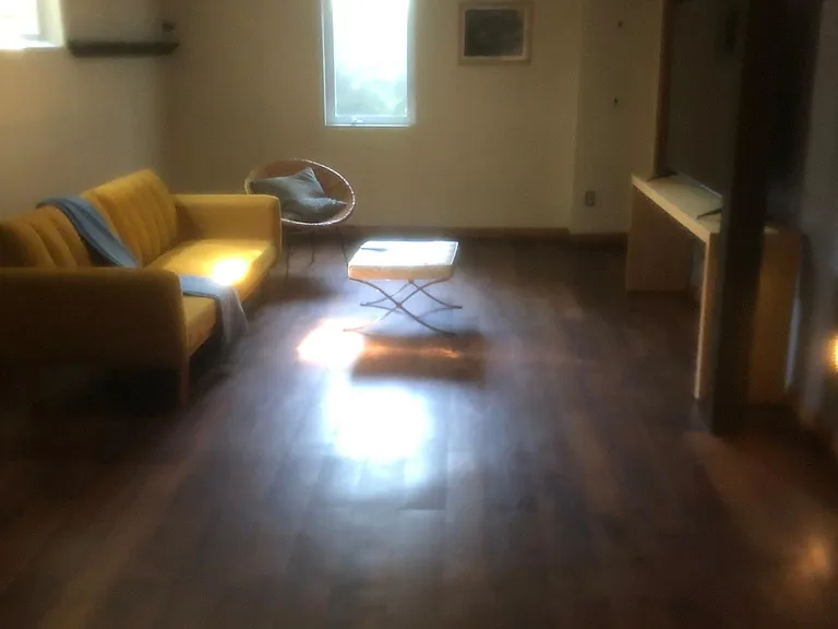 Finished basement (furnished reference)