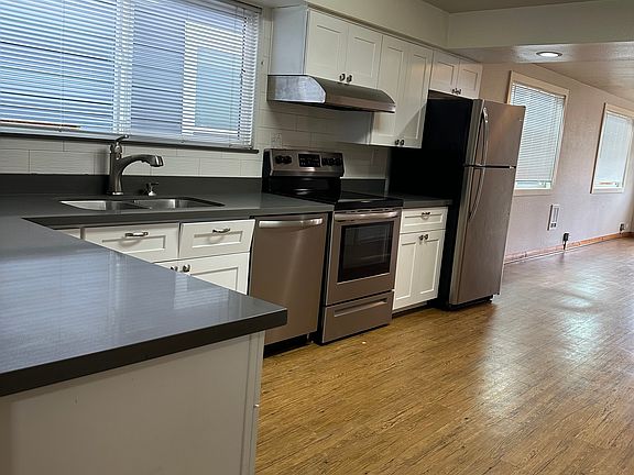 3rd image of 2307 Lombard Ave #A