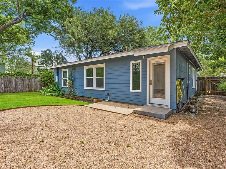 900 Stark St — Photo 25