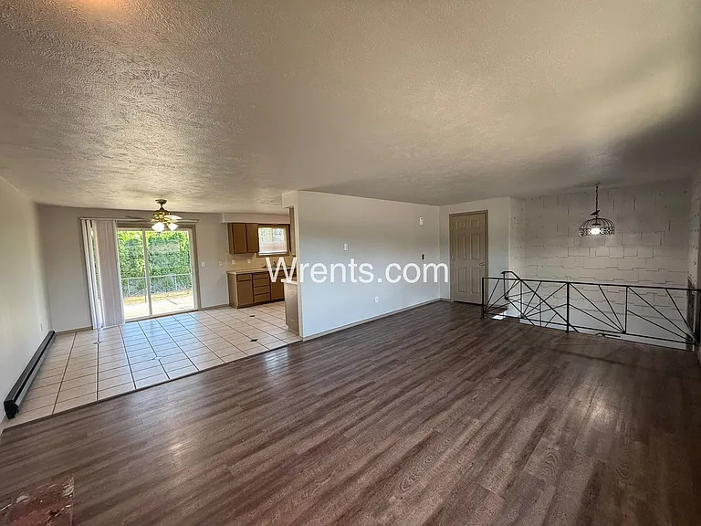 11005-11007 E 32nd Ave — Photo 5