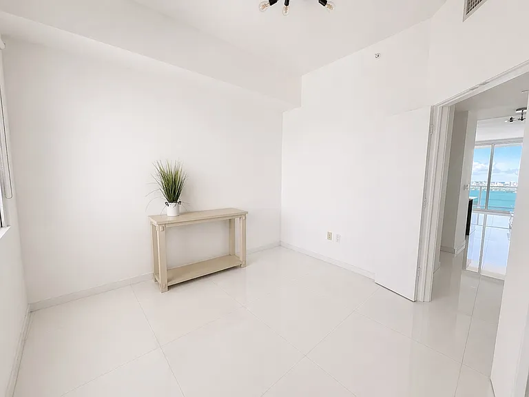 2020 N Bayshore Dr #2909 — Photo 12