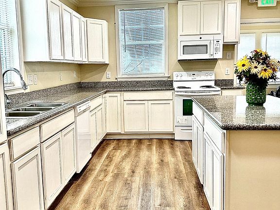 4th image of 414 Rice Ln