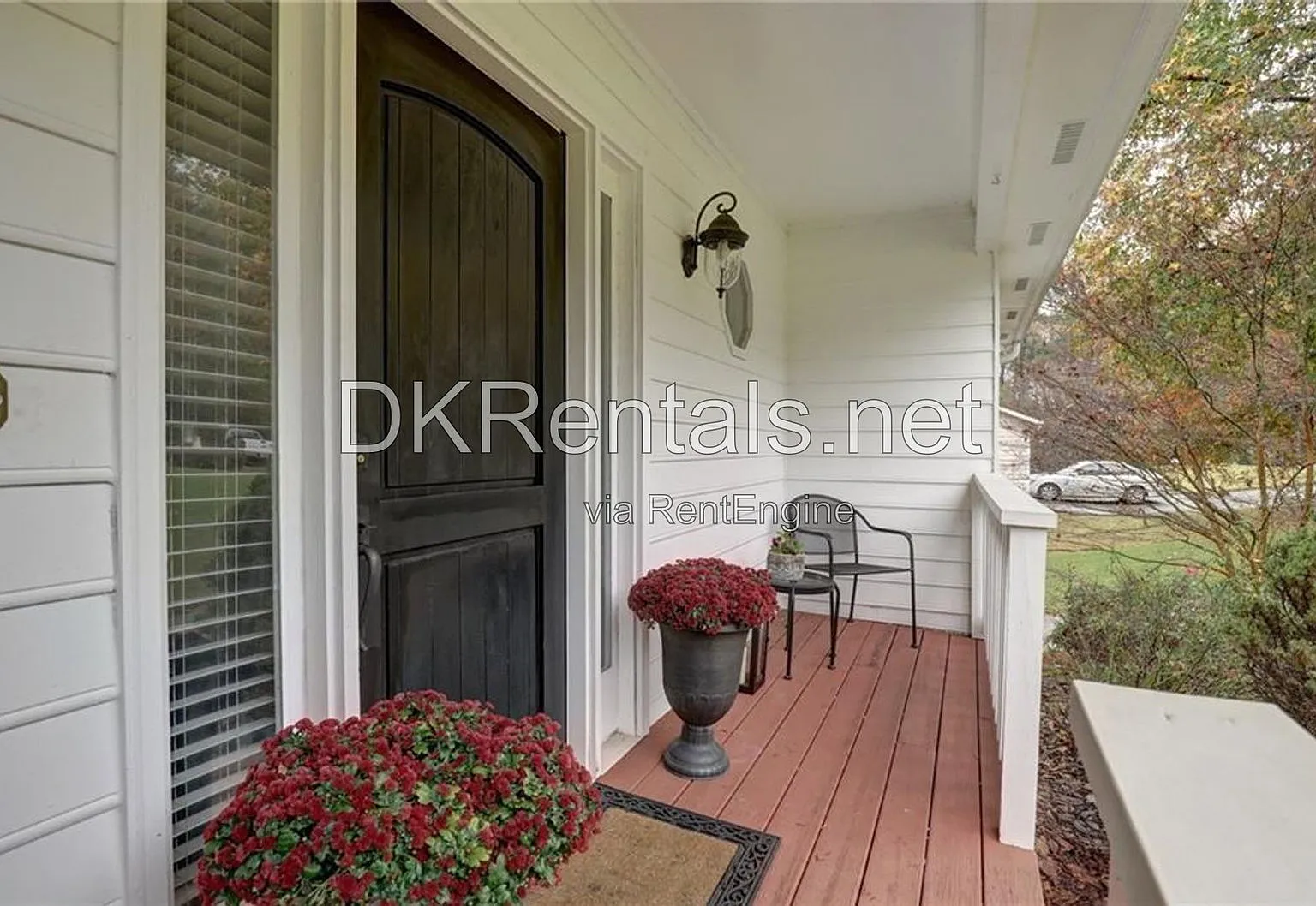 3 bed, 3.5 bath, 2432 sqft, $3,295 — Photo 2