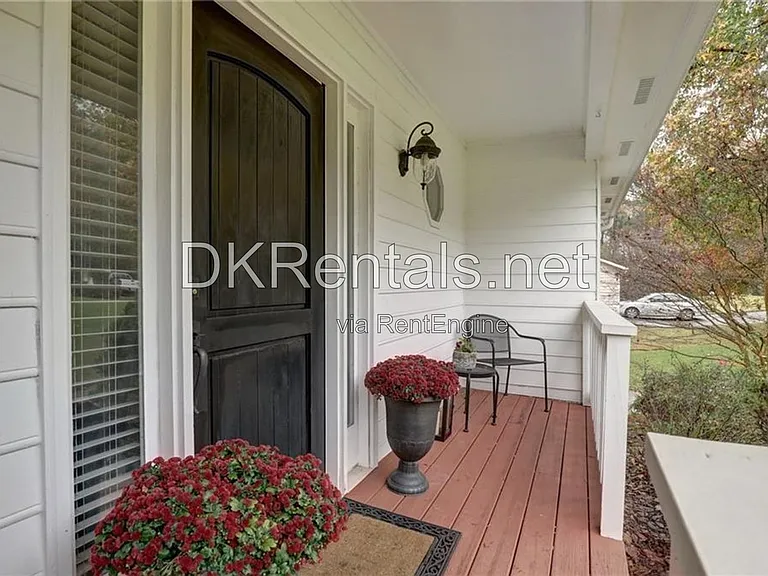 4492 Coventry Way NE — Photo 2