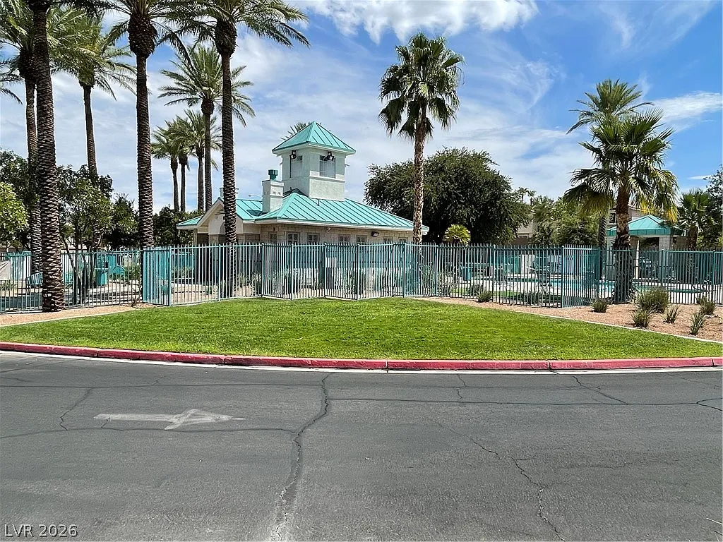 3 bed, 2.5 bath, 1883 sqft, $2,190 — Photo 3