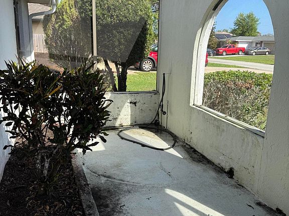 4th image of 434 SE Sunnydale Lane