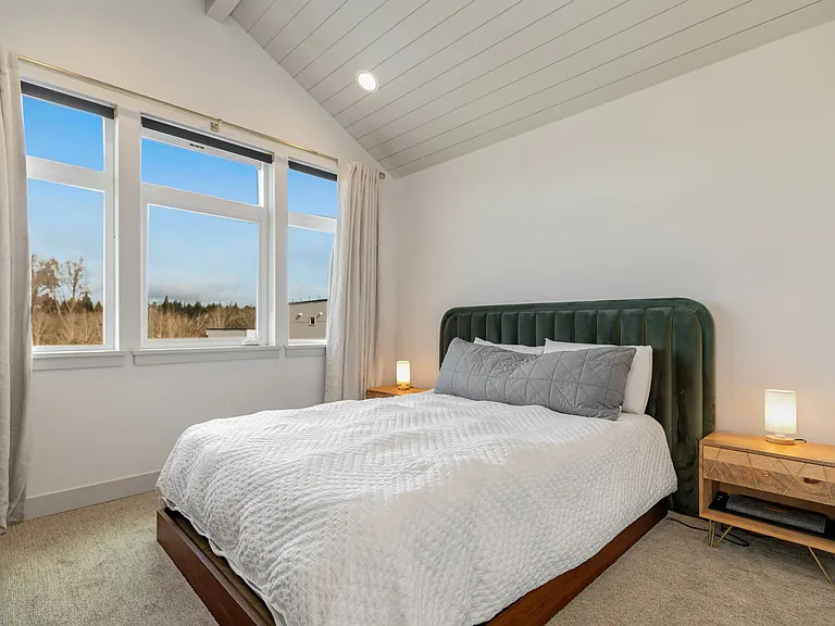 5030 Sand Point Pl NE — Photo 9