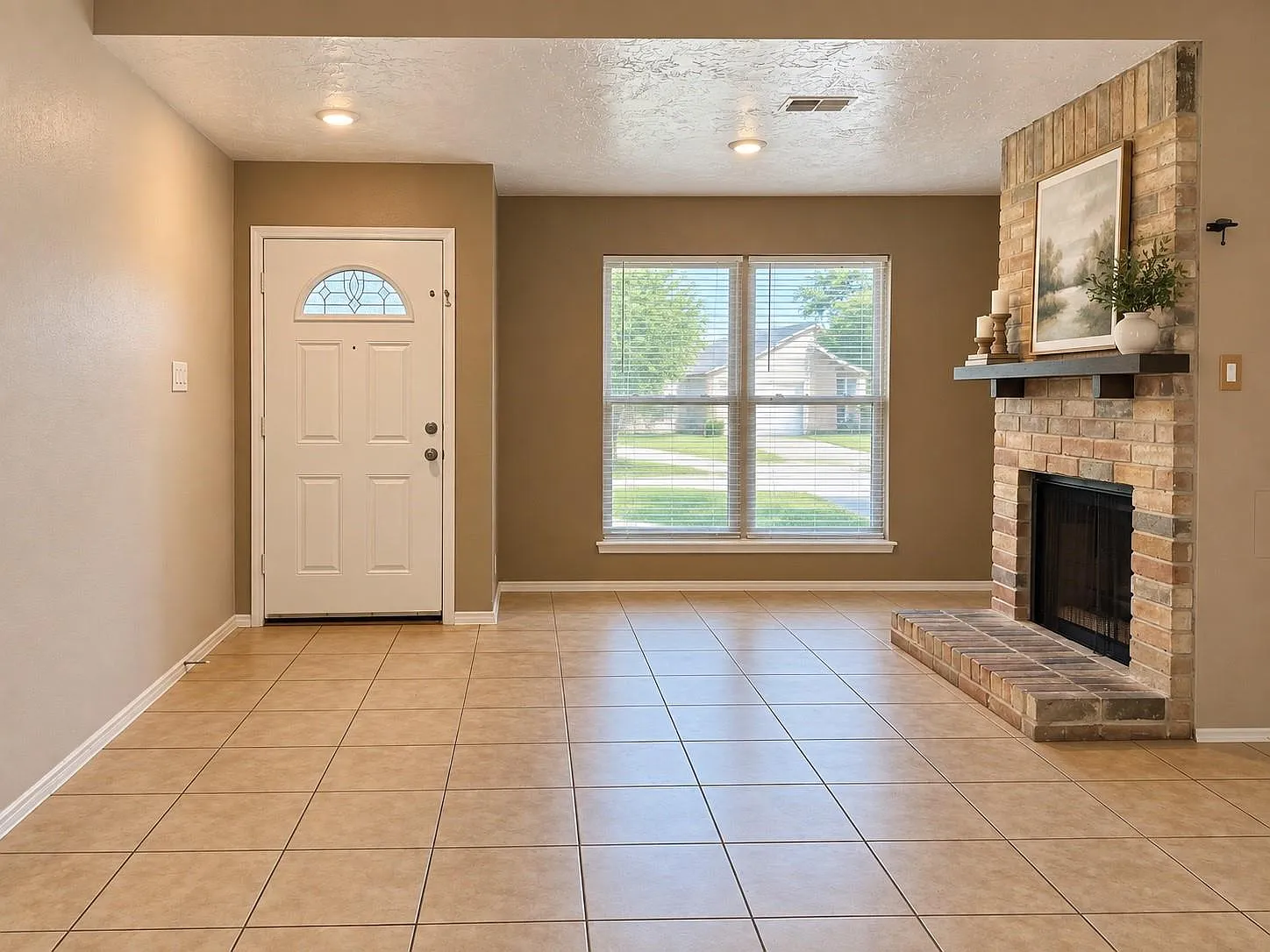 3 bed, 2.0 bath, 1298 sqft, $1,750 — Photo 3