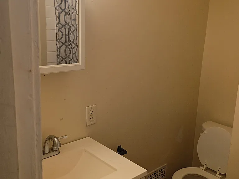 1534 E Broadway St — Photo 6