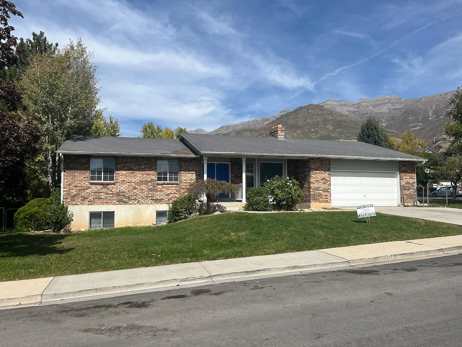 5 bed, 2700 sqft, $2,300 — Photo 1