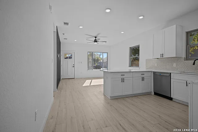 131 Chicago Blvd — Photo 6